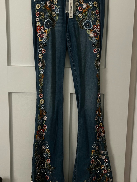 Alice + Olivia Denim - Alice + Olivia Blue Embroidered Flare Jeans with Multicolor Floral Detail